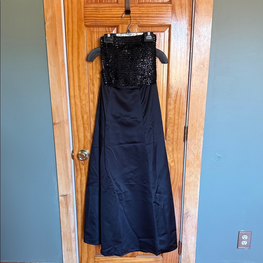 Moda International Elegant Black Strapless Dress